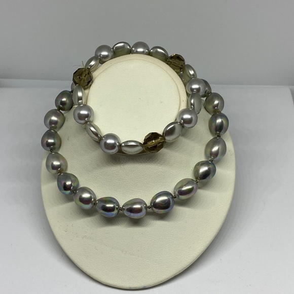 Gray Pearls with Matching Bracelets - Picture 1 of 7